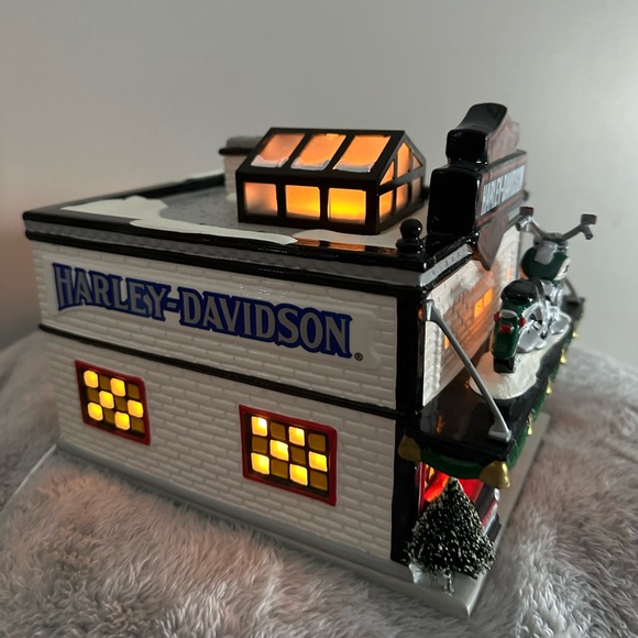 Department 56 The Original Snow Village “Harley-Davidson Motorcycle Shop” - Picture 2 of 16